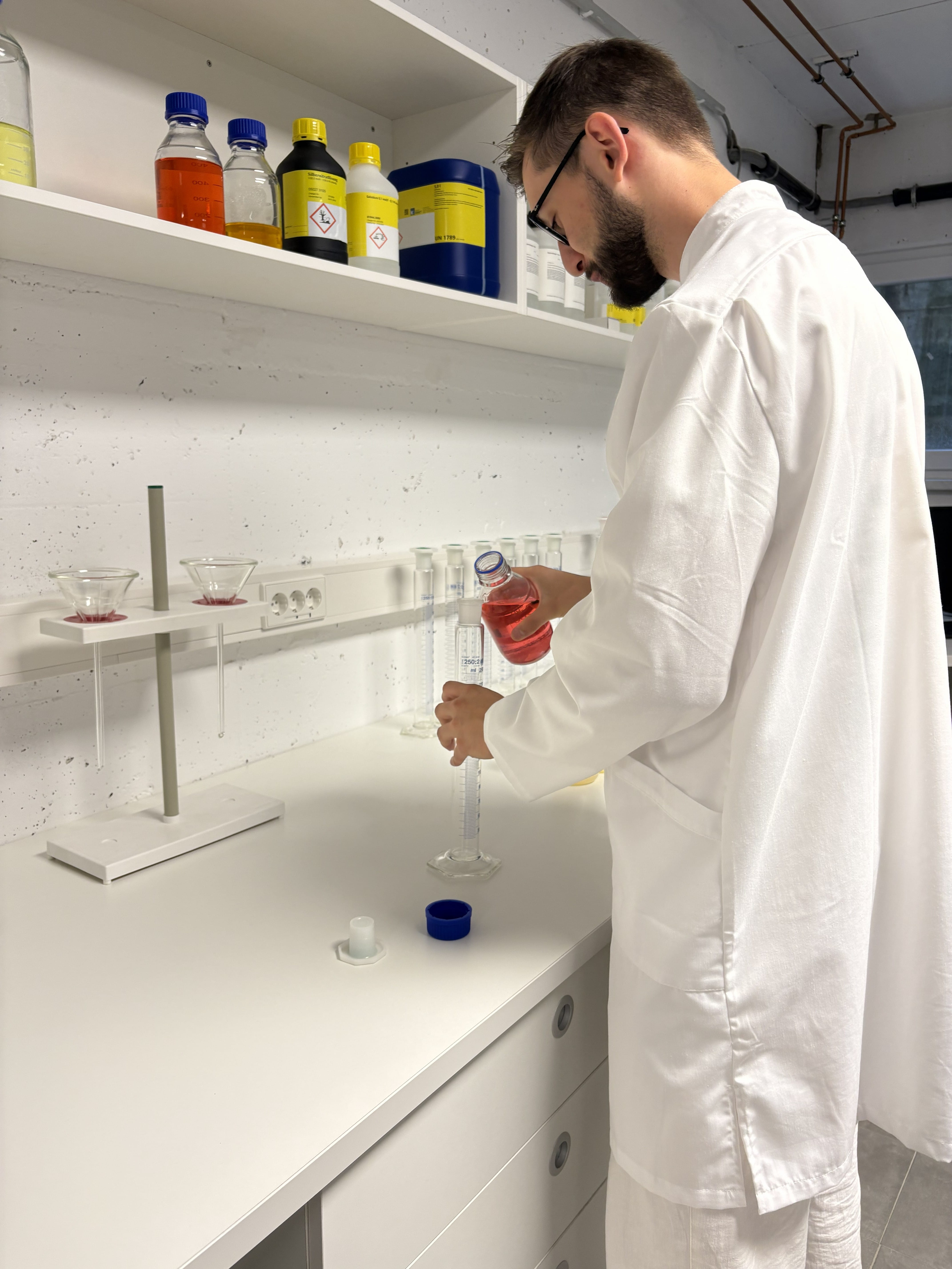 Werkstudent im Labor